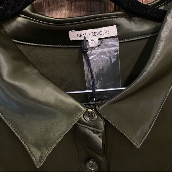 NWT Remi x Revolve Serena button up satin shirt olive green blouse Plus 2X - Picture 12 of 12
